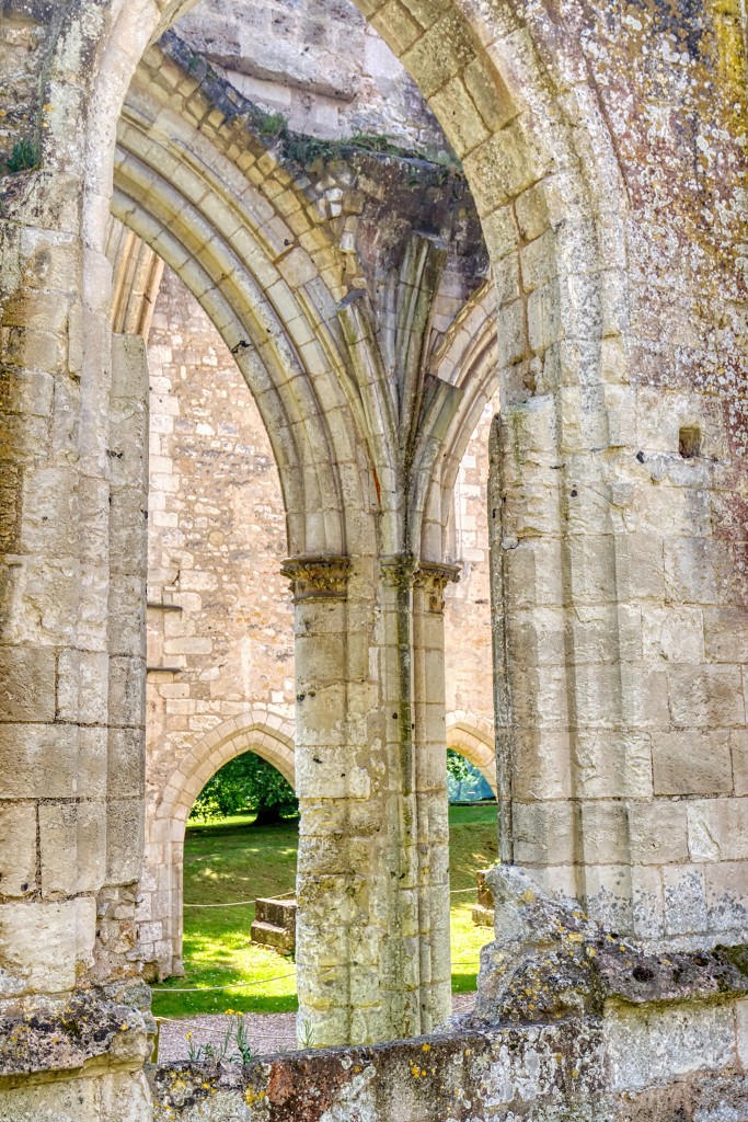 hdr abdij van Jumieges abbaye ruine religie religion rooms katholiek kerkfotografie kerk basiliek kathedraal Jumièges erfgoed christus maria